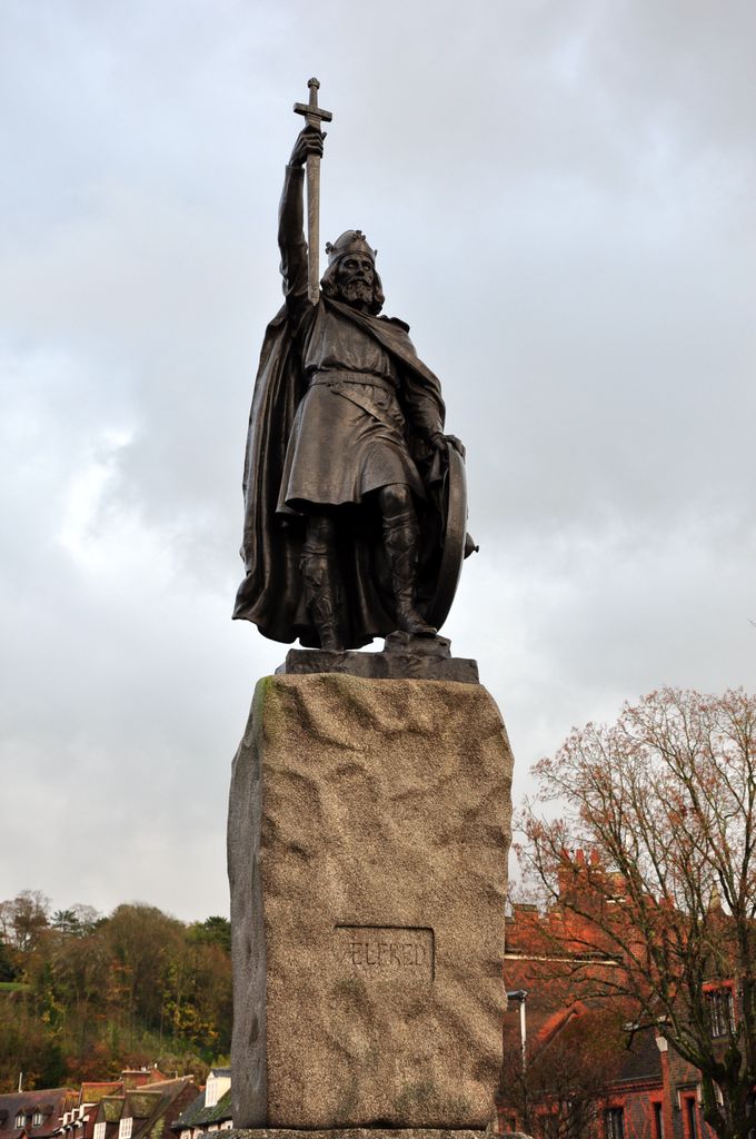  Alfred the Great's statue at Winchester.