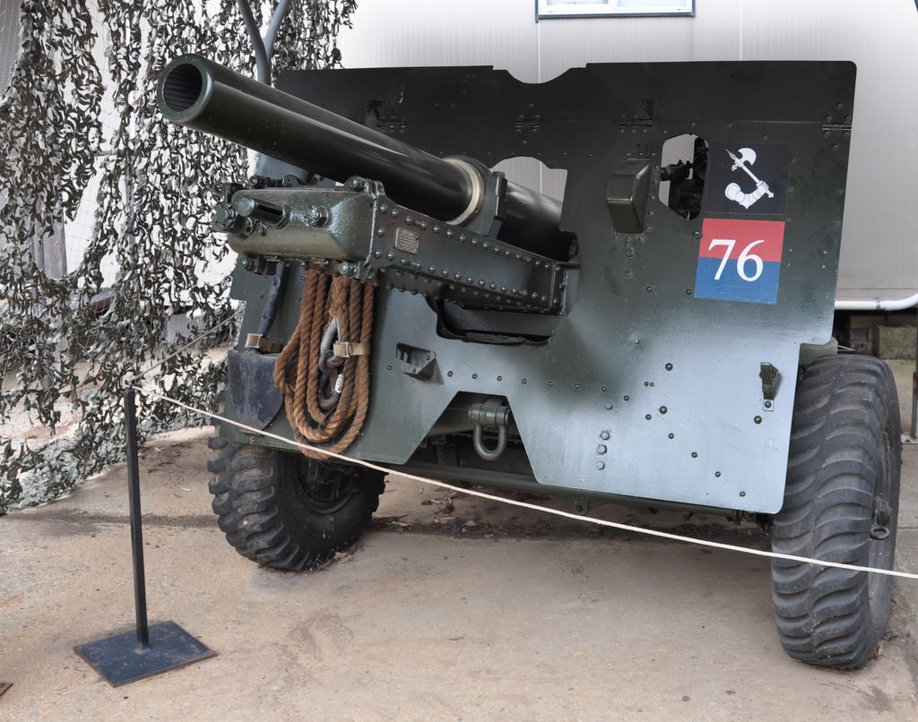 Ordnance QF 25 pounder Field gun/howitzer