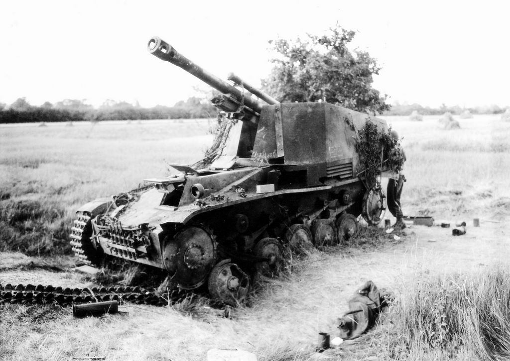 Leichte Feldhaubitze 18/2 auf Fahrgestell Panzerkampfwagen II "Wespe" (Sd.Kfz. 124)
